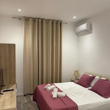Deni's Hotel