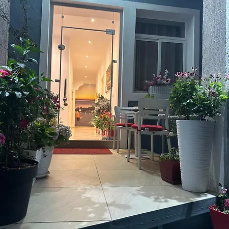 Deni's Hotel 3*
