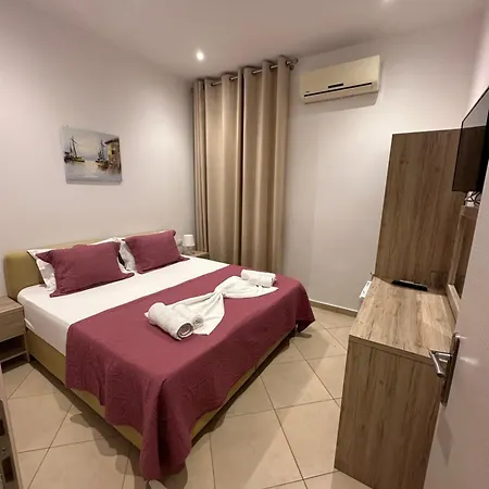 Ξενοδοχείο Deni's