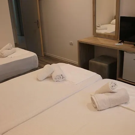 Deni's Hotel
