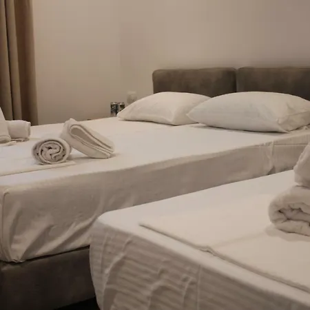 Deni's Hotel