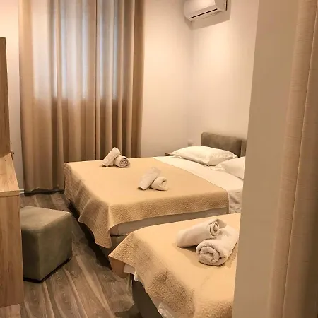 Deni's Hotel