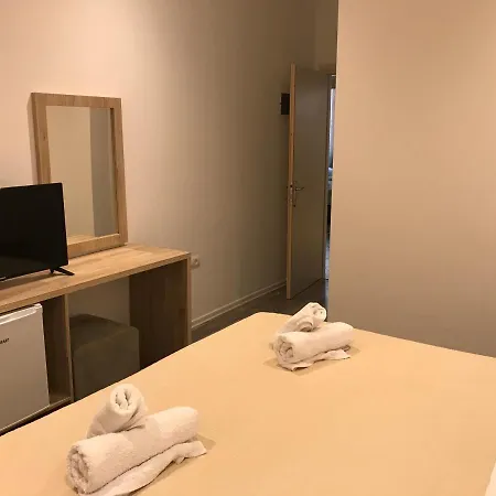 Hotel Deni's